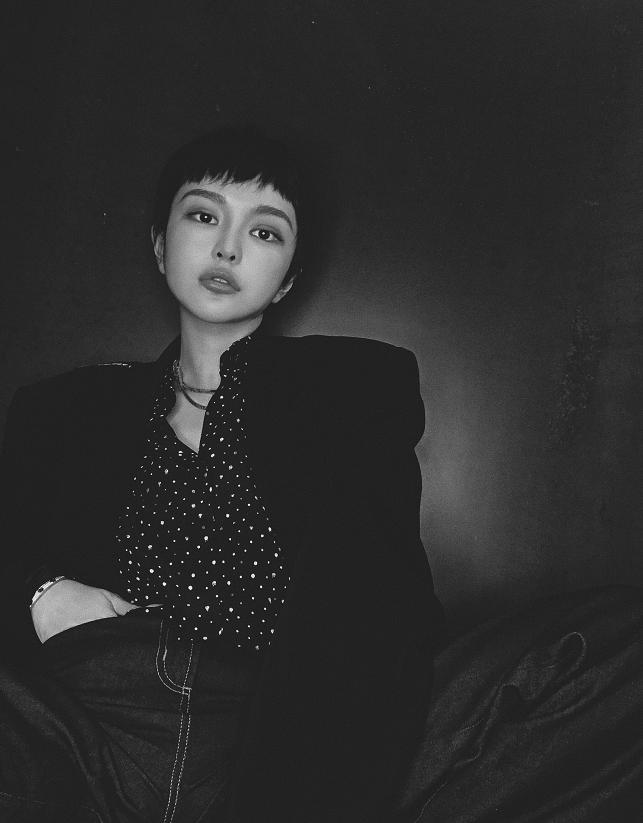 周扬青戴黑色帽子的照片,周扬青同款发型