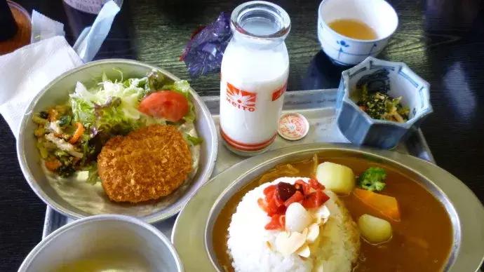 日本小学10元钱的午餐,日本学生午餐10元一个