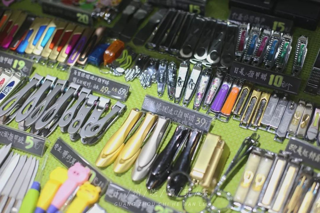 旧货市场机械胶片相机,120块的理光傻瓜胶片相机