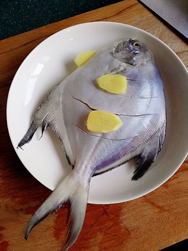 清蒸鲳鱼正宗做法,清蒸鲳鱼的正确做法步骤