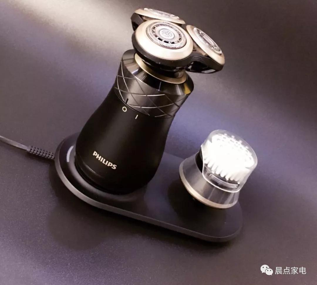 晨点家电｜刮胡刀有适合剃刀有适合电动用显微镜看看胡渣就知道