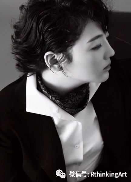 什么?荣思内有练习生在跳舞