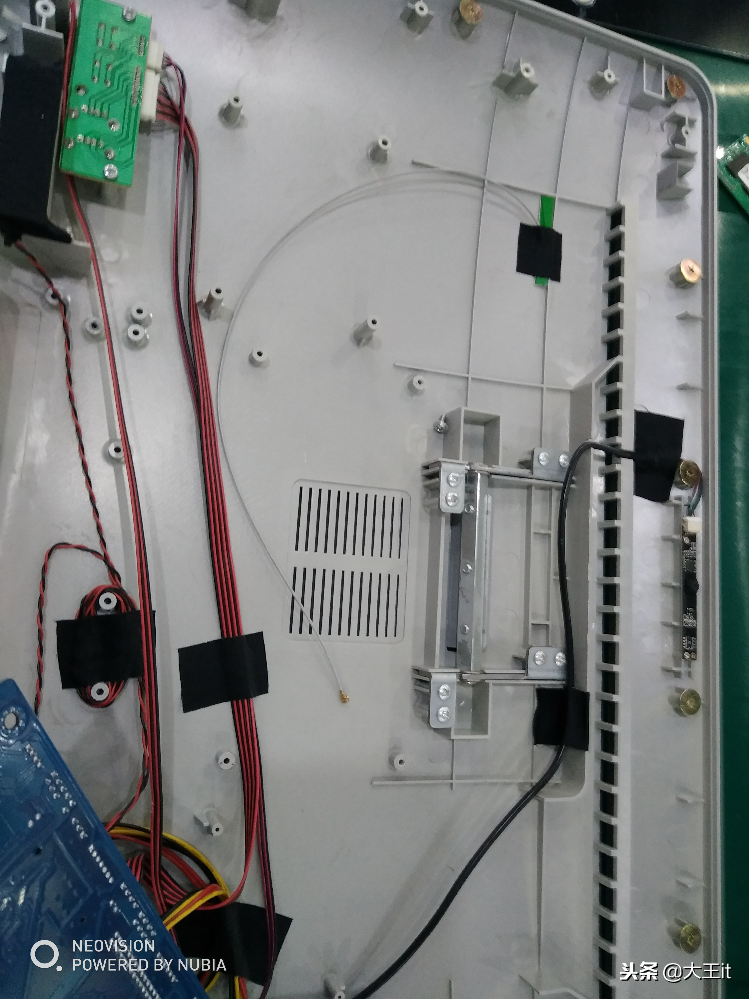 网上899买的苹果电脑被骗，鲁大师跑居然9W多分，全是山寨配件