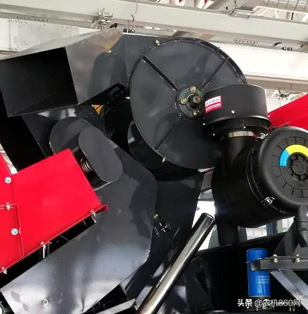 东方红玉米机2024款,20款东方红玉米收获机