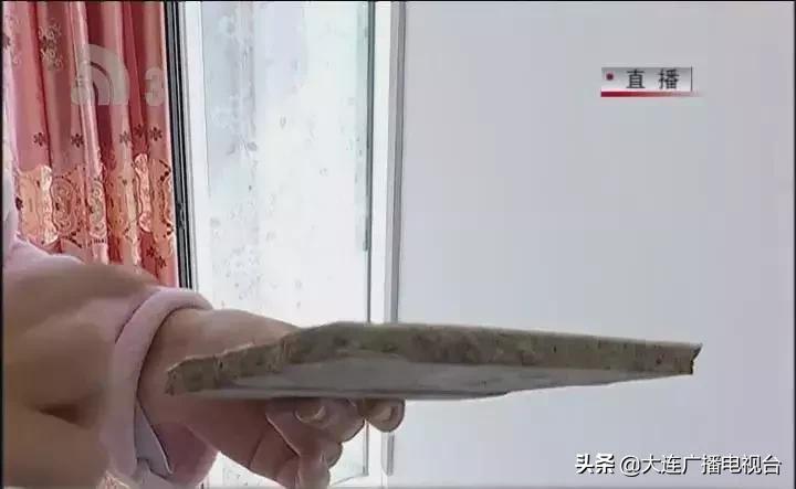 事发绿波花园：正睡觉呢，轰隆一声，卧室棚顶掉下来一块水泥板！