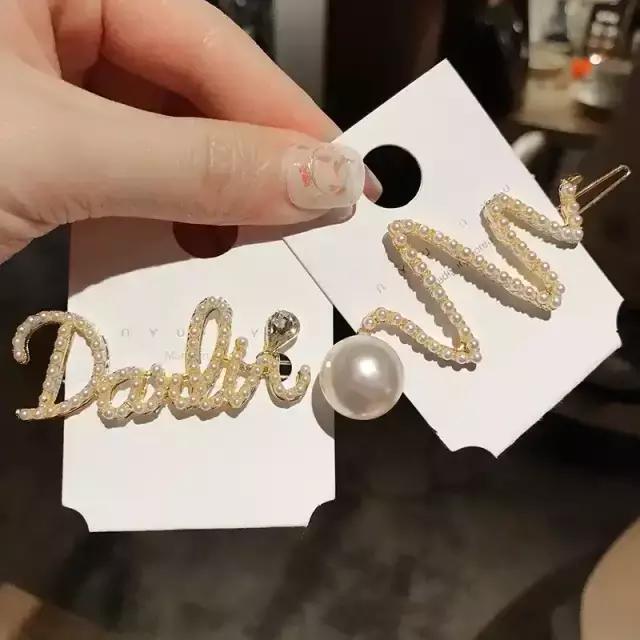 发卡这样戴发型蓬松又好看,时尚发箍怎么戴好看可以遮白发