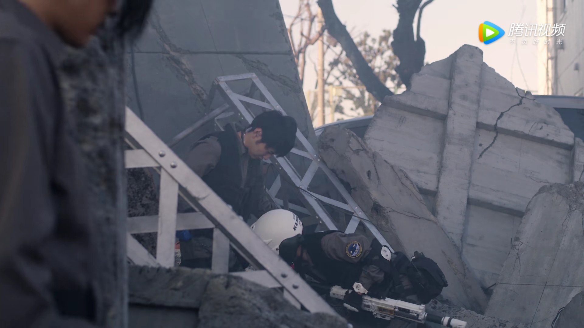 泽塔奥特曼27集伽古拉用刀挡子弹,泽塔奥特曼第16话伽古拉怎么了