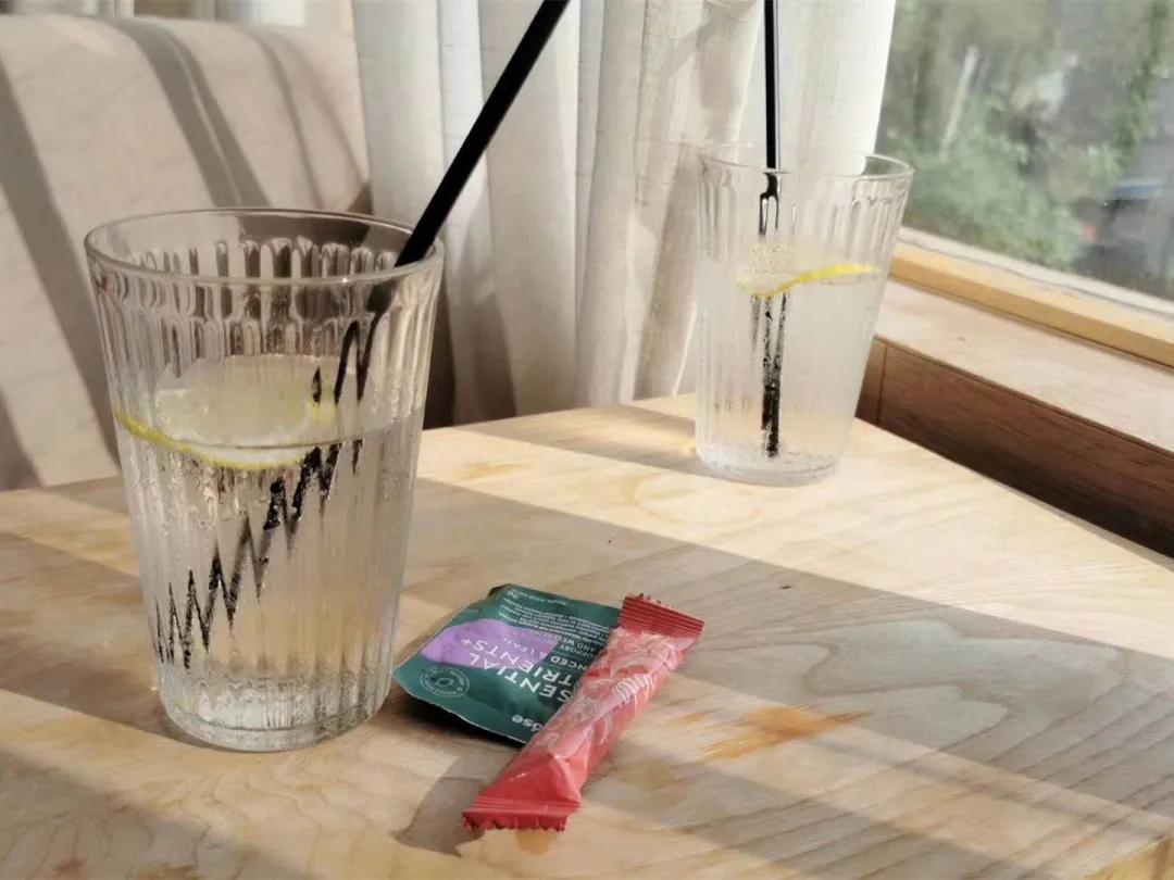 我只是比你长大一步而已文案,我只是比你早一步走上人生的道路