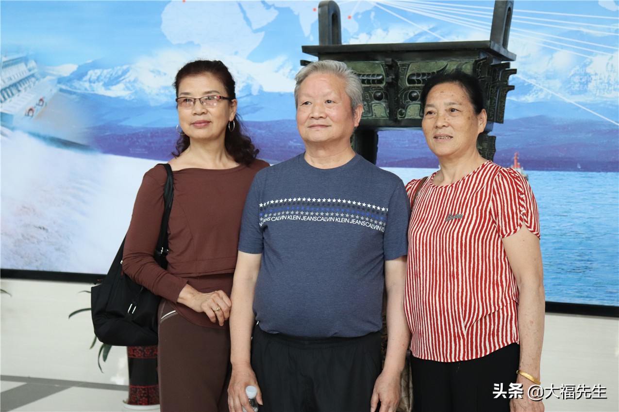 钢铁年代战友重逢,钢铁情怀