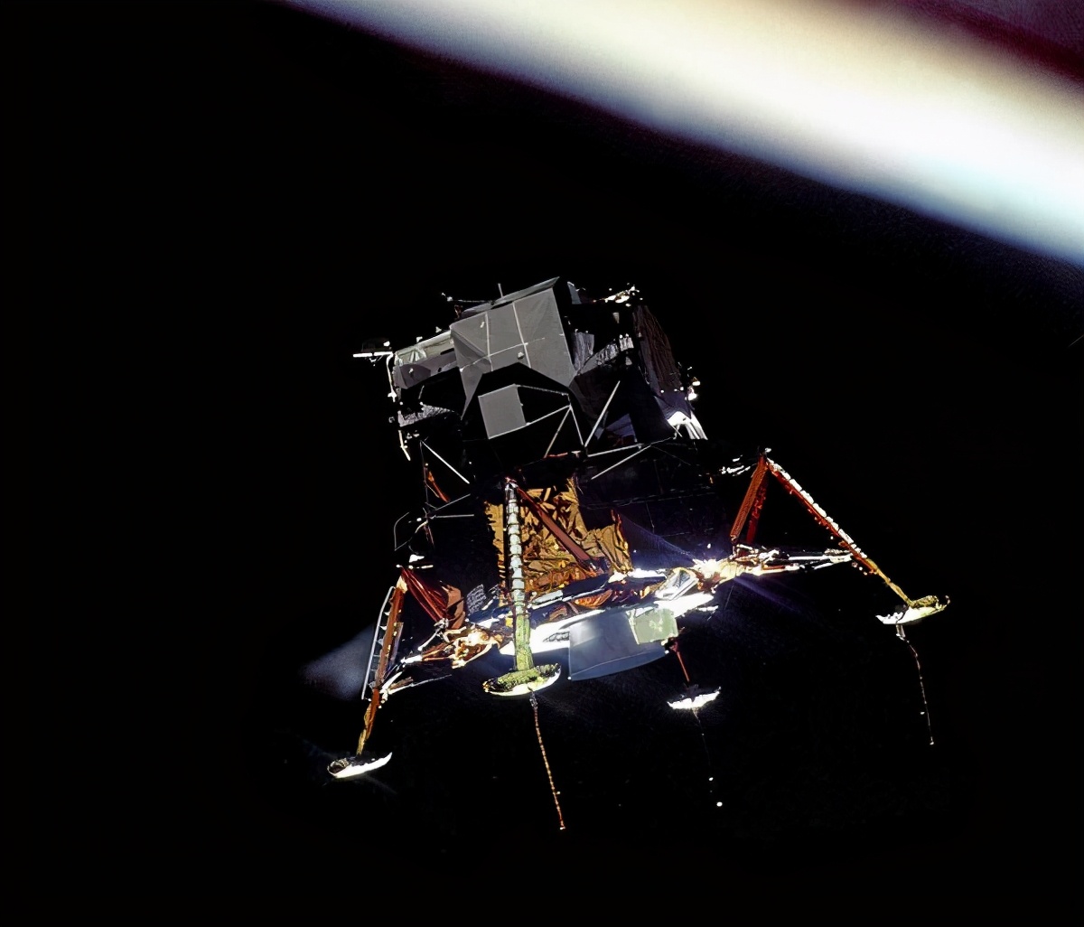 航天员有没有带上枪,苏联给宇航员配备了什么枪