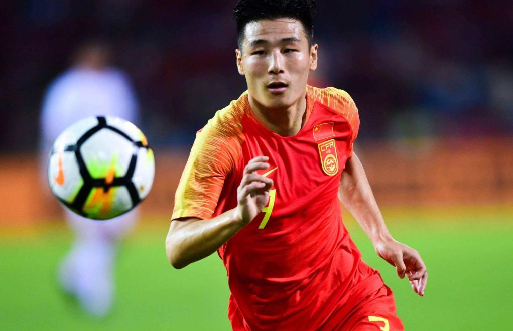 中国足球队为武磊庆生,武磊合照