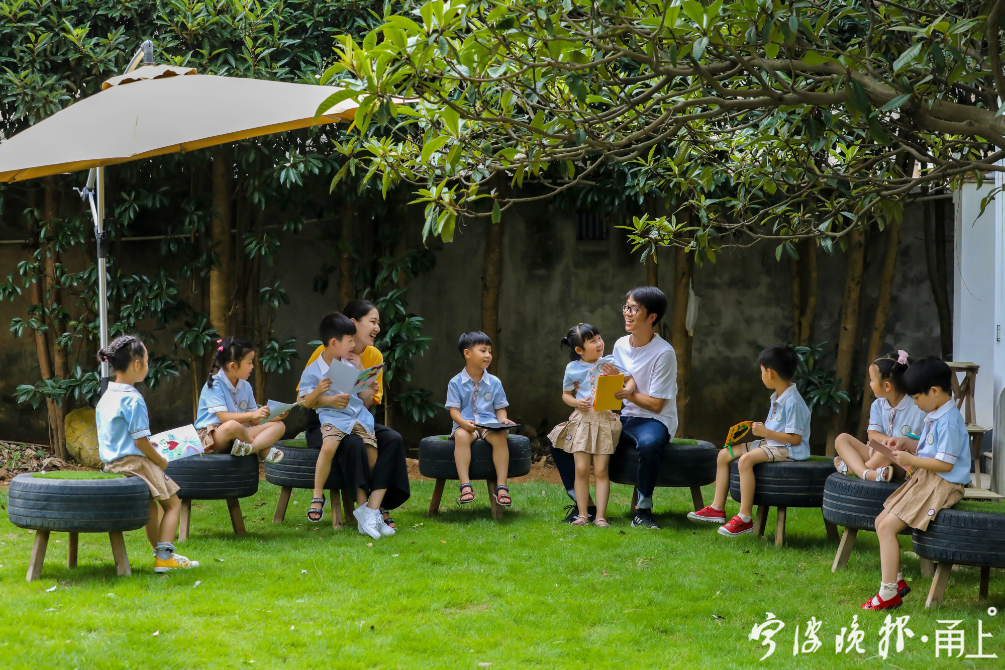 感动！宁波象山一幼儿园男老师收到31张爱意满满的特别贺卡