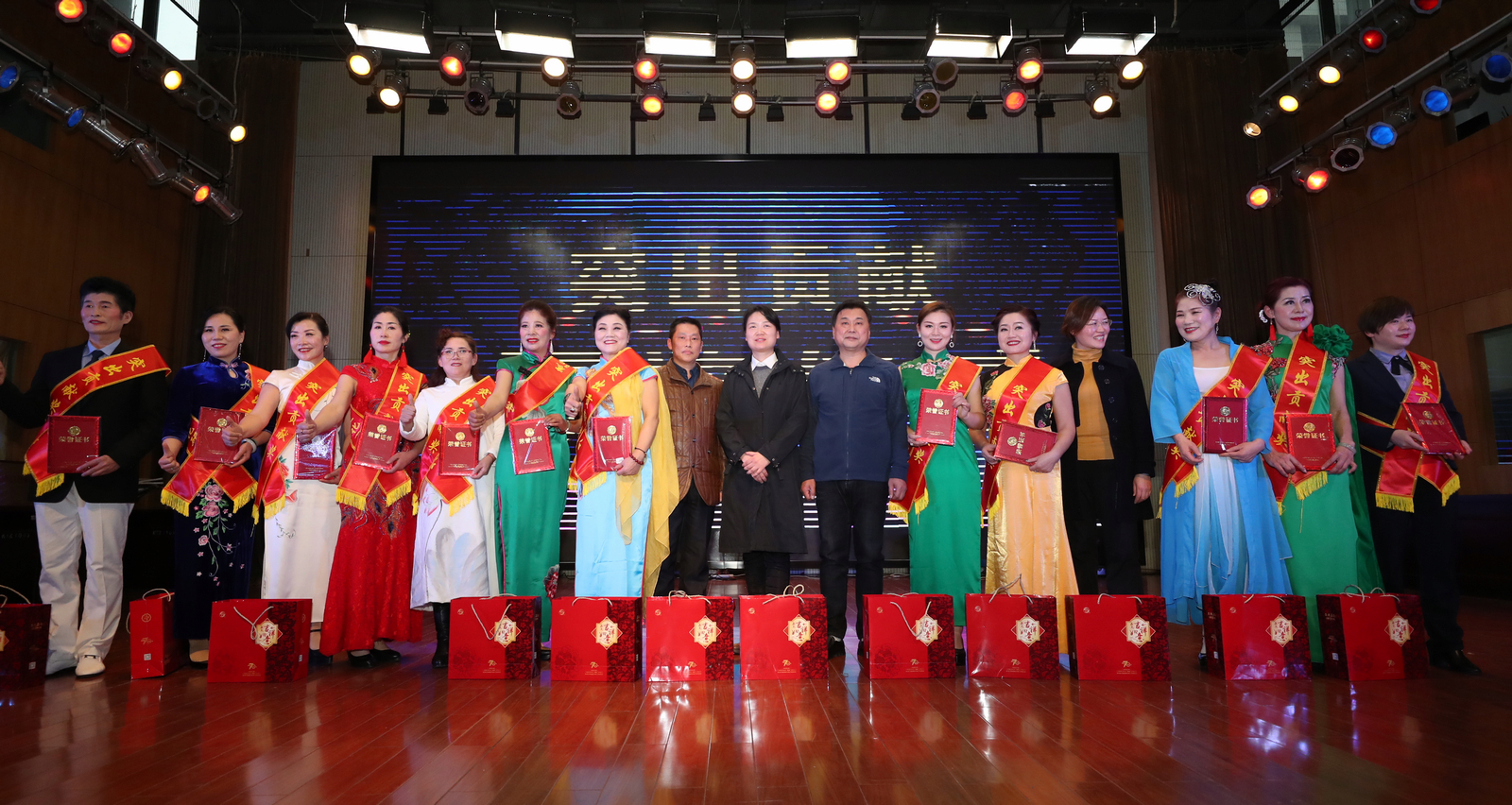 襄阳迎春晚会直播,襄阳市迎春联欢晚会精彩上演