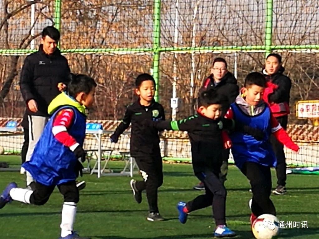 厉害!通州籍前国脚吕征来当裁判和评委!这群通州孩子踢嗨了