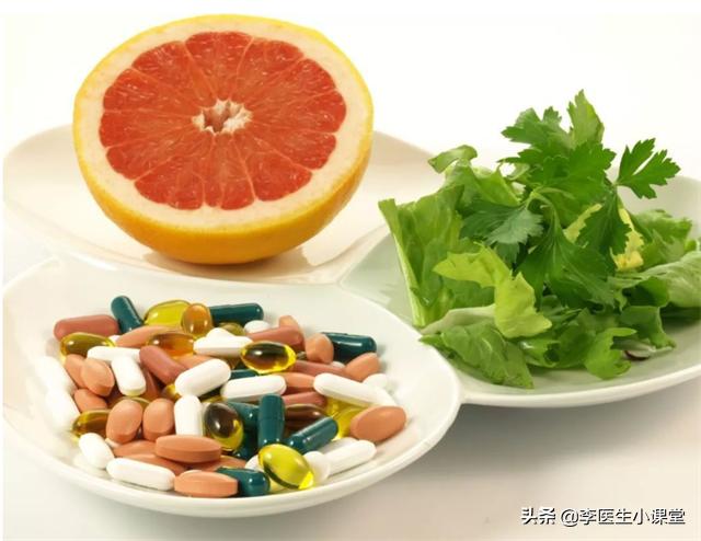 口腔溃疡起粉刺是缺维生素吗,口腔溃疡呈菜花状是什么病