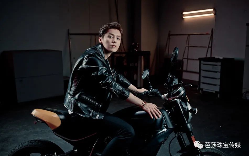 撞衫撞物尴尬瞬间,撞衫撞鞋子有点尴尬