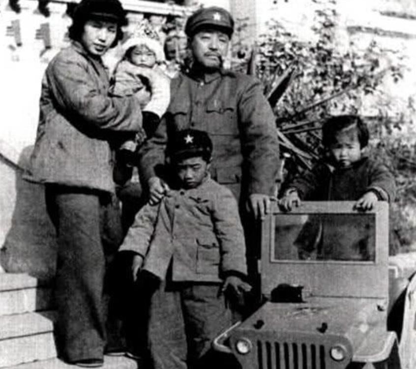 贺龙儿子贺鹏飞：42岁成少将，中国能有第一艘舰母，他功不可没