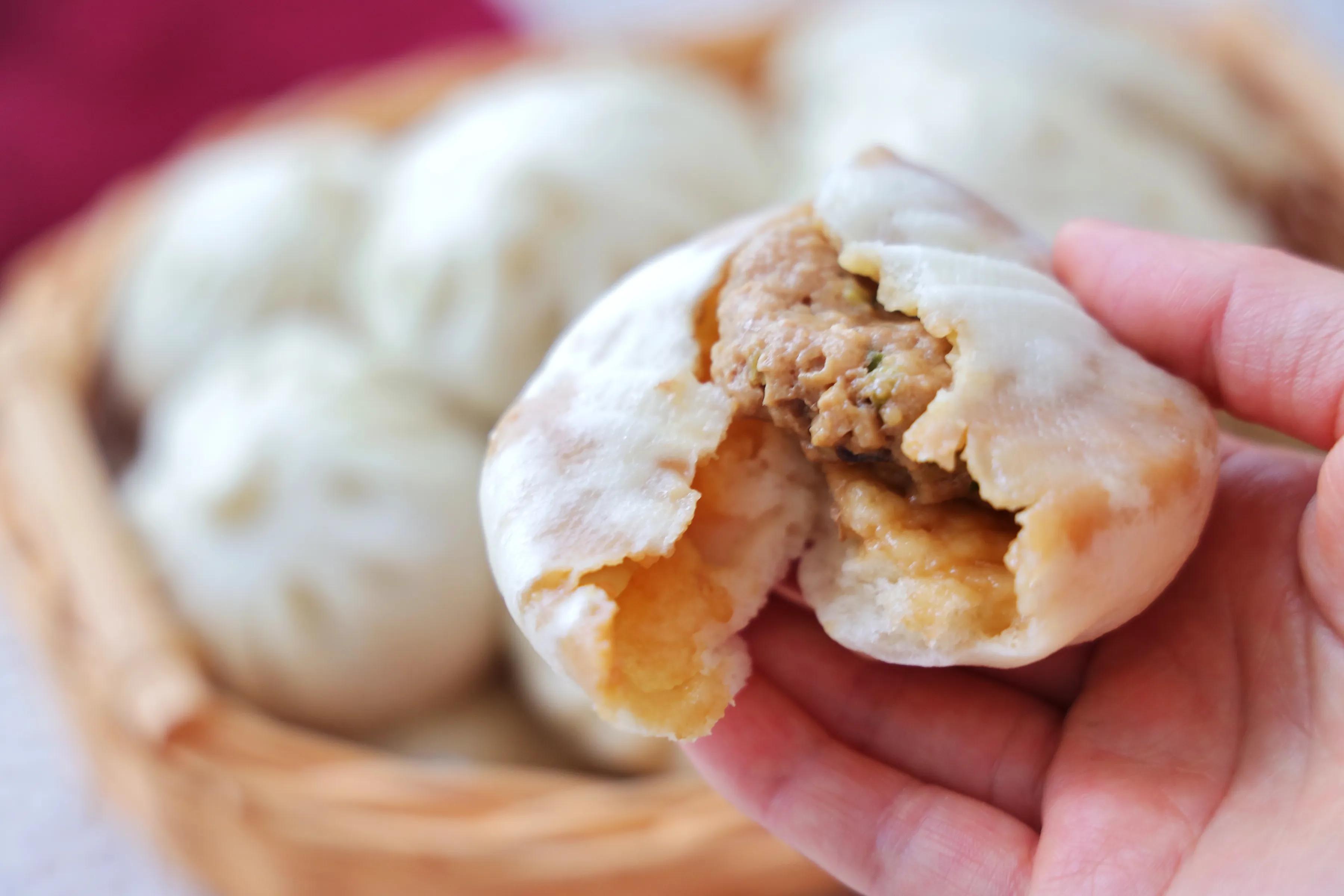 孩子要吃一口一个的包子,孩子每天都要吃包子