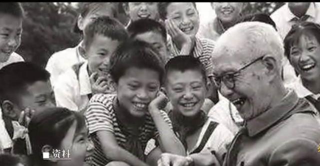 小喇叭广播讲故事的都有谁,小喇叭开始广播了讲故事的爷爷