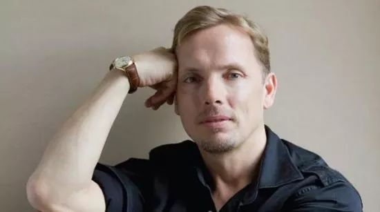 林允菲拉格慕全球品牌代言人,林允代言的香水