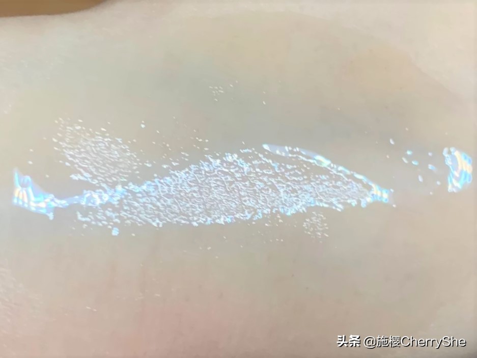 左旋vc精华的作用与功效,vc精华的功效与作用