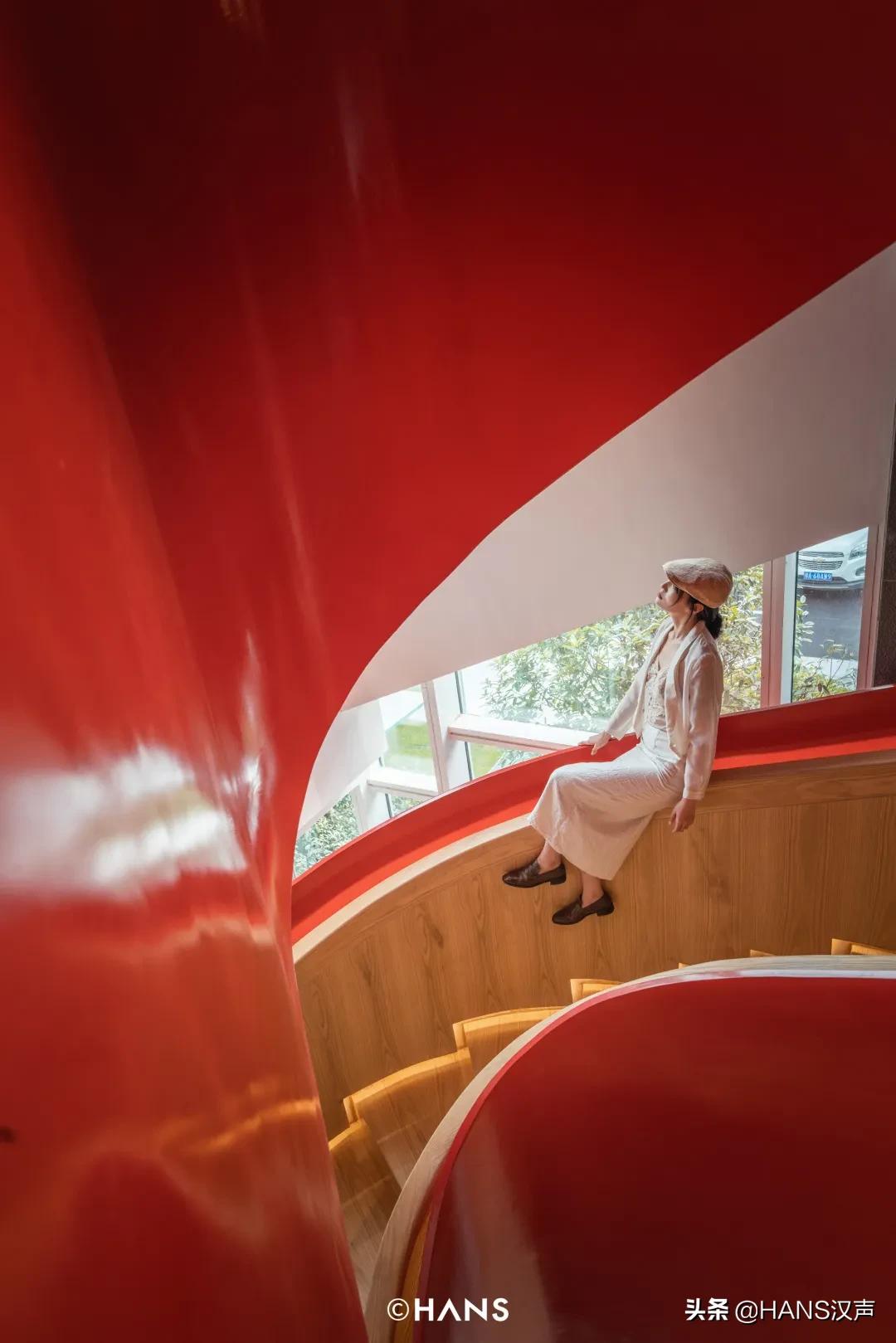 青山区红房子光影秀,青山红房子网红打卡地