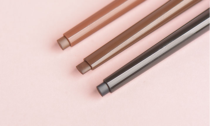 适合近视眼的眼线笔,眼线笔的挑选方法