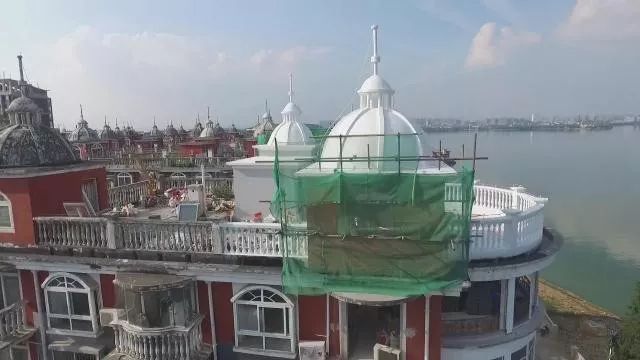 大师设计的湖景房,设计师设计两百平别墅