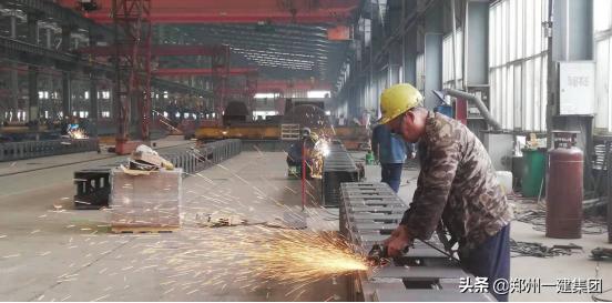 中秋节致敬坚守岗位的他们,中秋节依然坚守岗位的我们