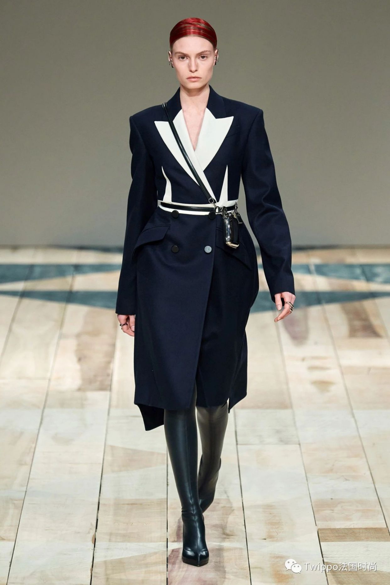 2020秋冬巴黎时装周givenchy秀场 (jacquemus 2020巴黎时装周秀场)