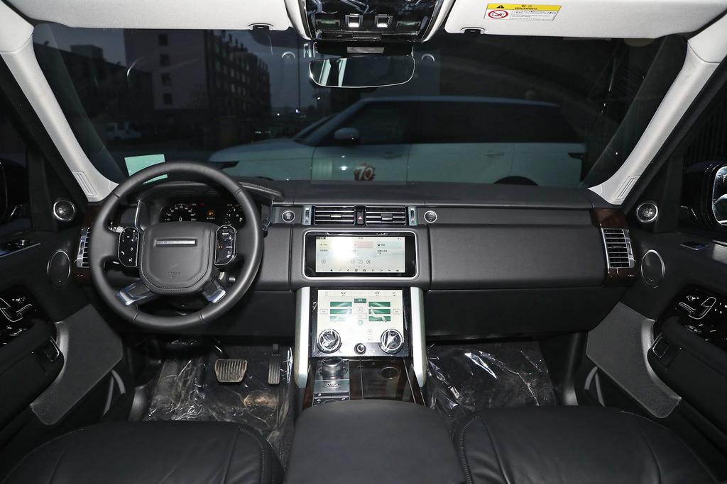 路虎揽胜对比兰博基尼suv评测,路虎揽胜创世加长版奢华suv