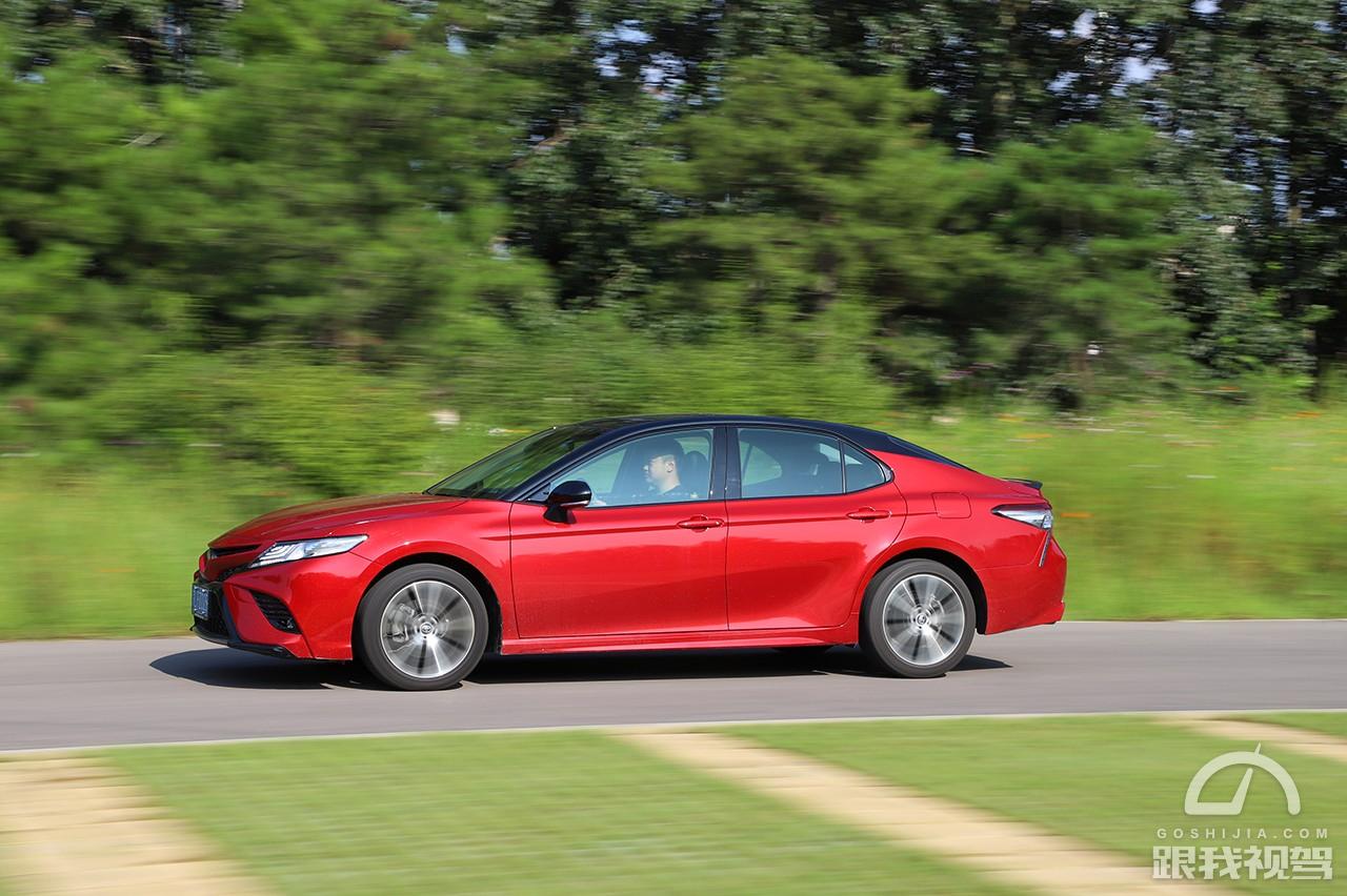 高性价比19款丰田凯美瑞用车体验,全新一代丰田凯美瑞油耗是亮点