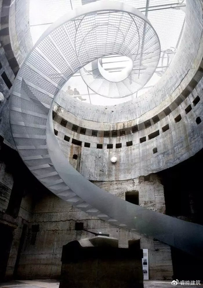 360度旋转楼梯的做法全过程,旋转楼梯和普通楼梯对比图片