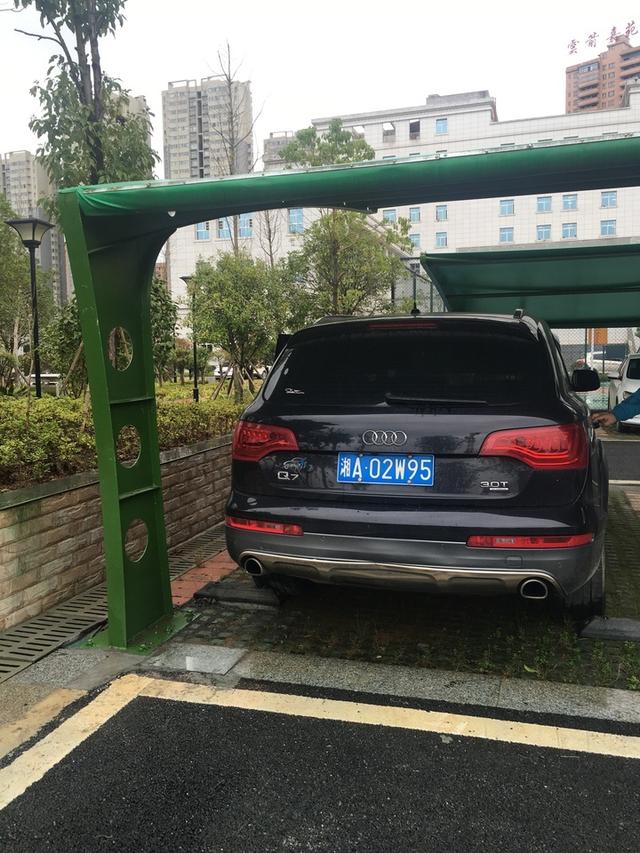 【第一次拍卖】怀化市鹤城区奥迪2995CC越野汽车一辆