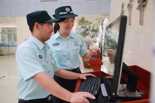 月薪12w的军队文职哪些人可以报考,普通人能报军队文职