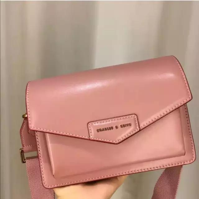 小ck显嫩的包包,2020年小ck鳄鱼纹