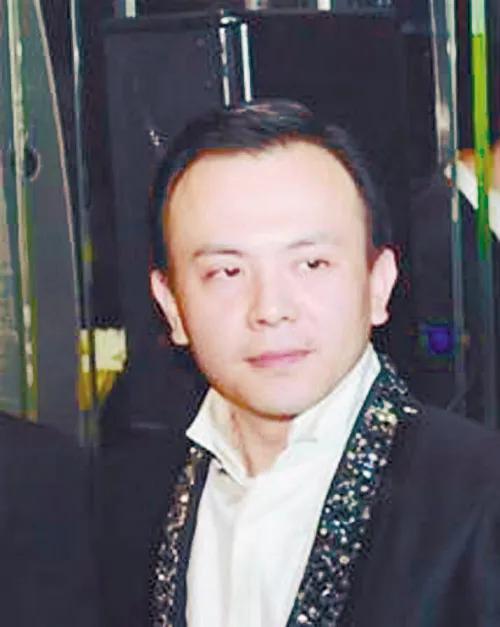 王珂：百亿富豪闪婚女明星，三年后遭遇破产，媳妇成“国民贤妻”