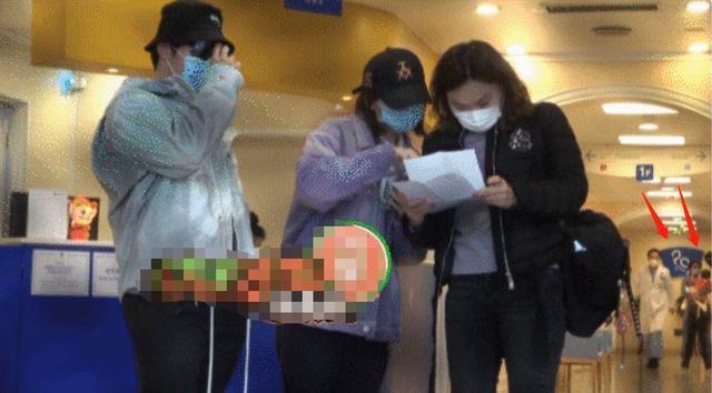 苗苗怀二胎后身材走样,苗苗小腹平坦疑否认怀孕传闻