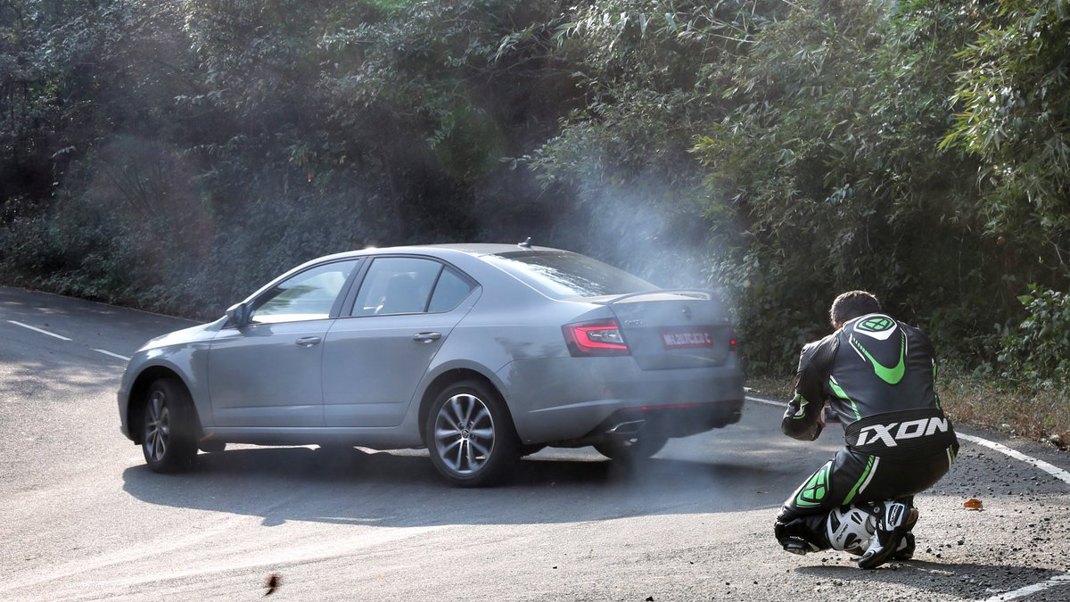 想要前驱漂移做到这几条就好了,前驱漂移的正确方法