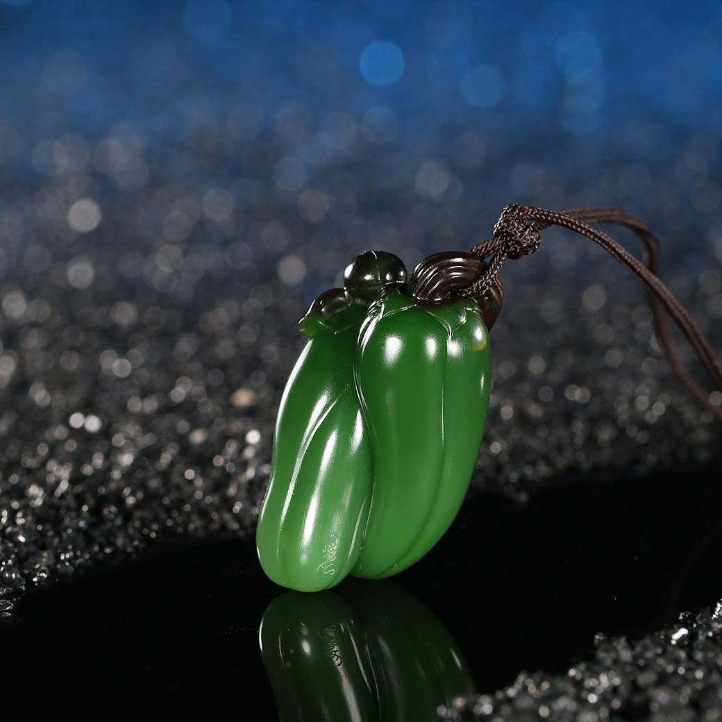 五彩斑斓的和田玉家族!这抹价值不菲万的“绿”来自何方?