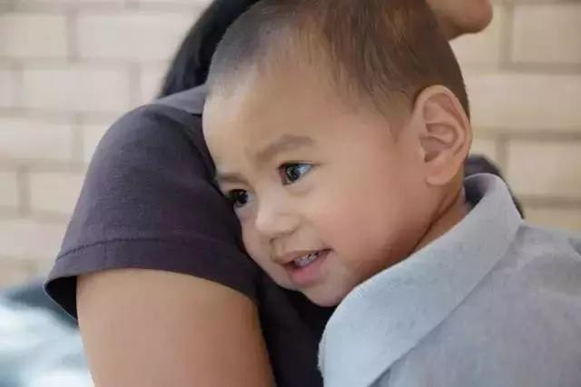 宝宝挨打妈妈心疼短语,宝宝打预防针妈妈心疼句子