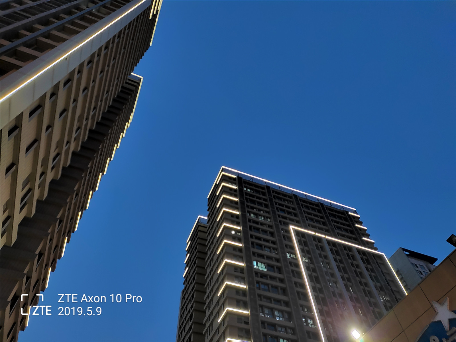 中兴axon30pro评测,中兴axon10pro