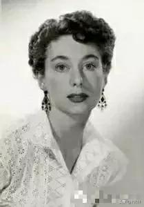 一个被渣男伤害过的深情女人,一个被狠狠伤过心的人