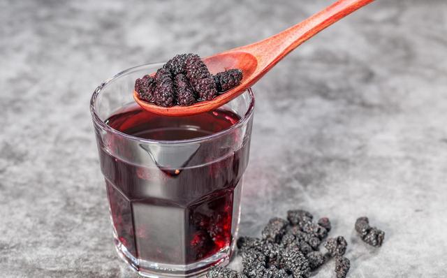 养肝日常可常吃这几种水果,养肝的人建议少吃这2种水果