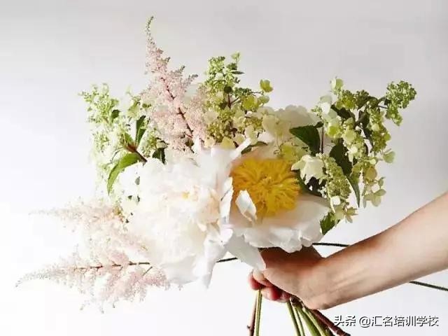 花艺十六种手法,流行花艺简单教学