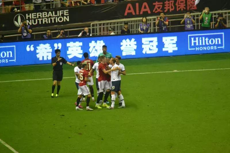 观球手记炎炎夏日在家门口感受狂热英超，我在，就是主场