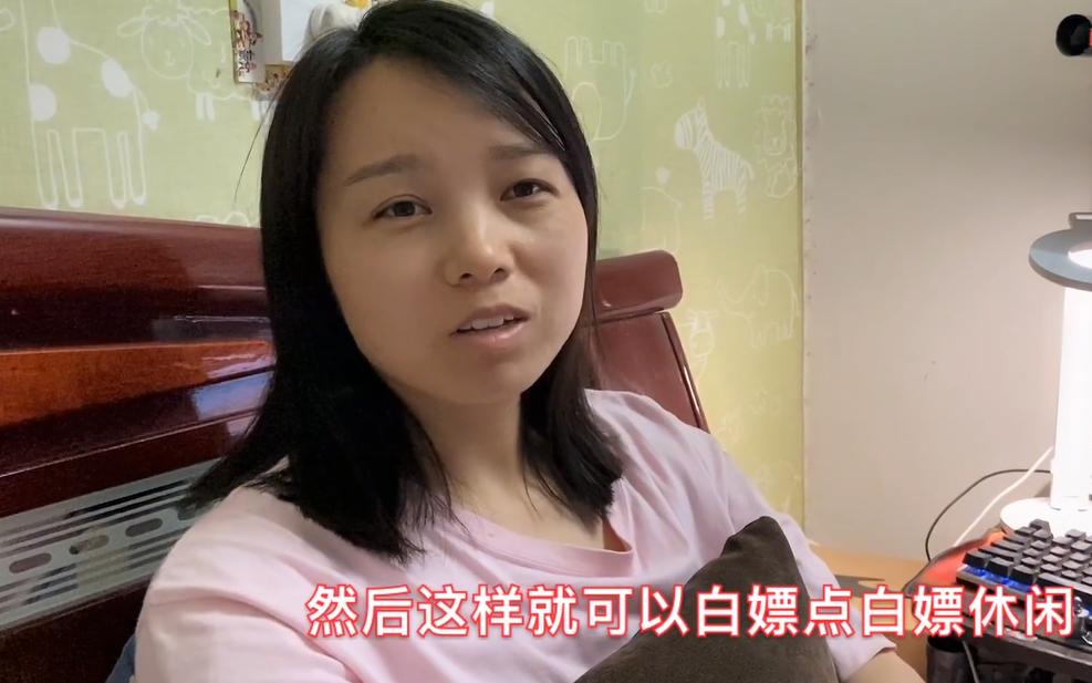 农村宝妈两台电脑躺着网游搬砖,收入如何?老公要奖励她iPhone