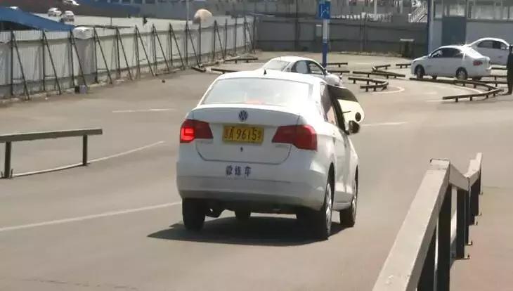 坐副驾驶考试第一人视频,坐副驾驶考驾照第一人