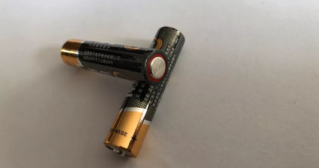 干电池由什么材料做成,电池聚能环优缺点