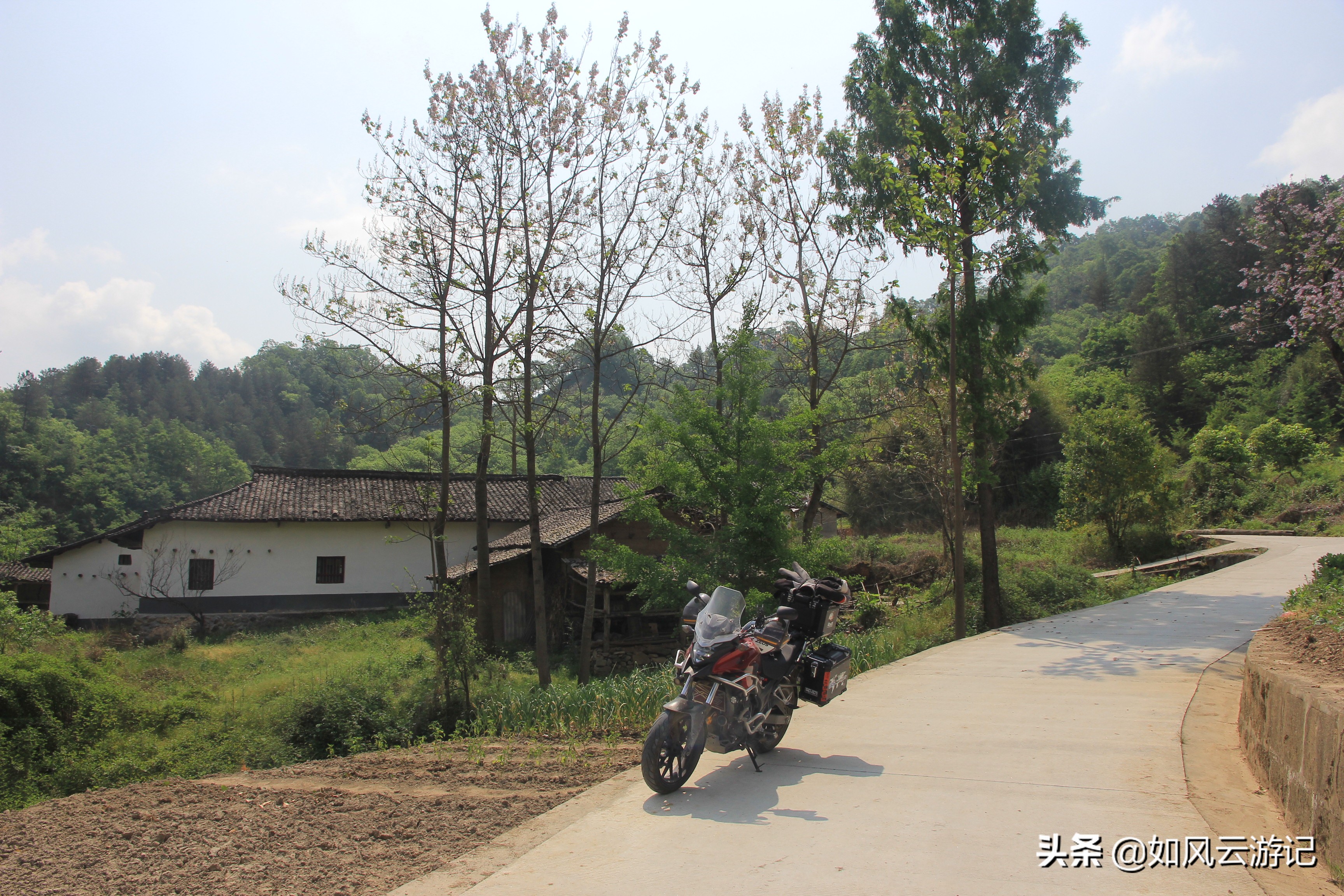 这条连云栈道“弓背线”火烧店—庙台子奇景传说诸多，闺藏深山中